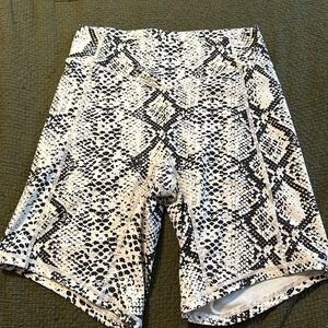 Vitality biker shorts snake skin pattern